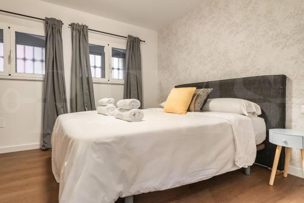 With Private Patio By Rems Apartment